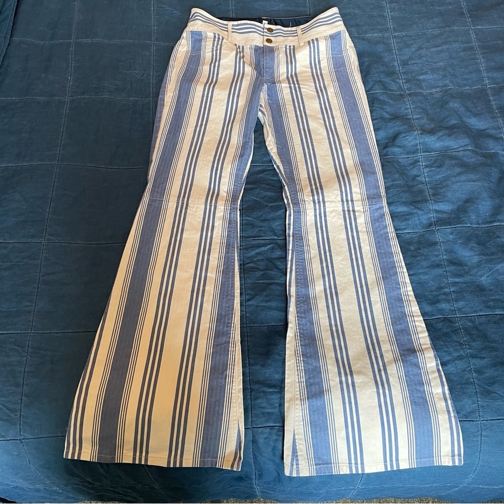 Alice + Olivia Vintage Flare Stripe Jeans. Size 8